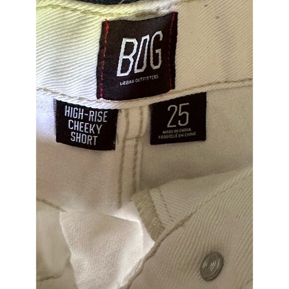 BDG Urban Outfitters White High Rise Cheeky Shorts Cut Off Raw Hem Size 25 - Picture 6 of 7
